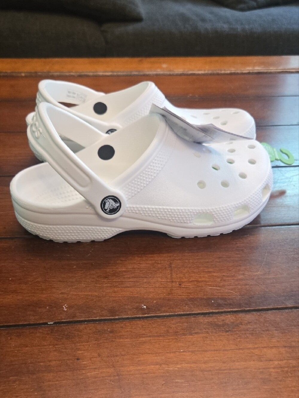CROCS Classic Clog in White / M 4, W 6 - Picture 4 of 9